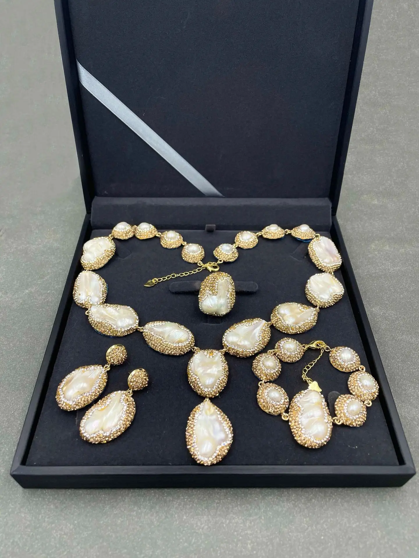 

ST012 Freshwater Special Shaped Pearl Full Of Rhinestones With Gold Plated Luxury Style High End Banquet Jewelry Set