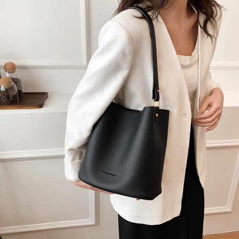 

Trendy mat Buet Bag Casual oulder Bag Women's Faionable Aosphere Handbag Soft Surface Magnetic Bule Closure
