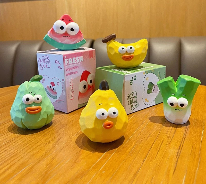 

Wood-Carved Resin Fruit Figurine, Creative Car & Home Desk Decor for Kitchen Dining