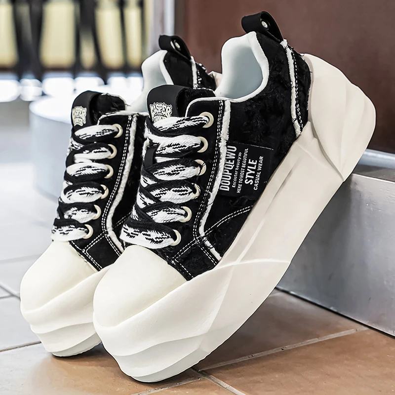 2026 new thick soled height increasing casual shoes for men, featuring black fringed design and low cut trendy shoes