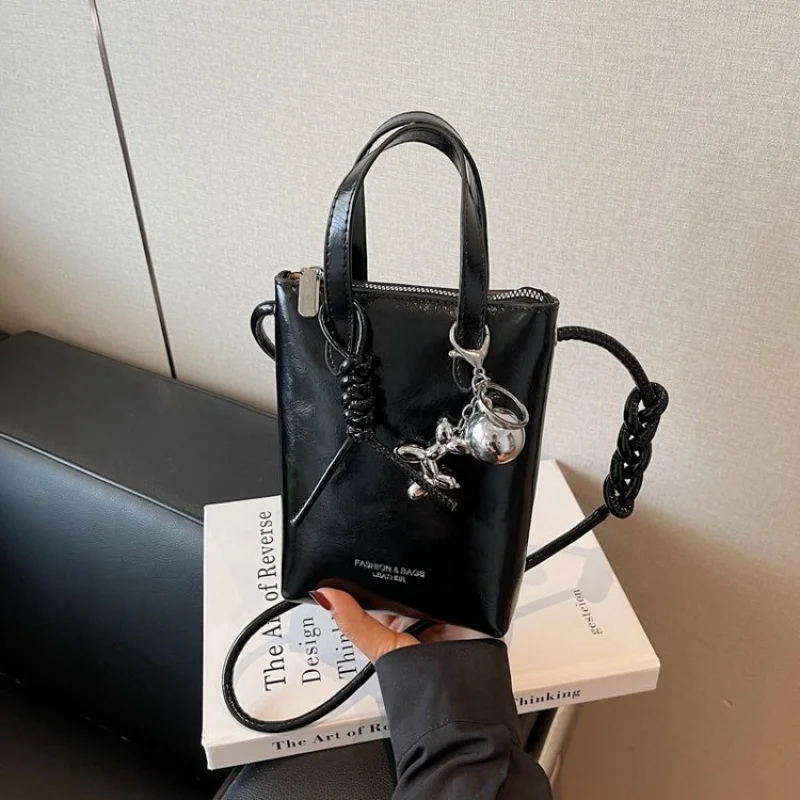 

Unique Casual Simple Crossbody Handbag With Solid Color And Trendy Design Perfect For Paris Fashion Women