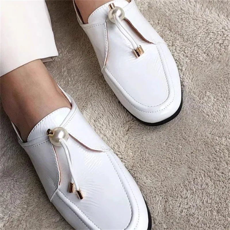 

Tassel Shoes for Women Round Toes Pearls Female Loafers Patent Leather Flat Heels Chassure Femme String Beadings Zapatos Mujer