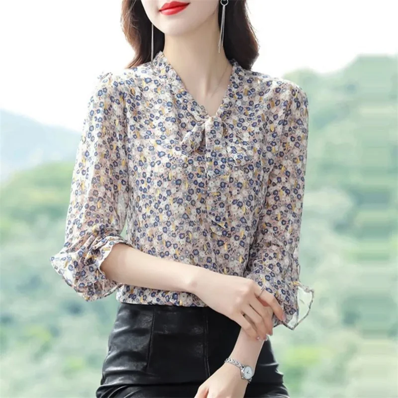 Blusa informal de gasa con estampado de leopardo para mujer, camisa de manga larga con cuello de pico y lazo, Top holgado elegante de moda coreana