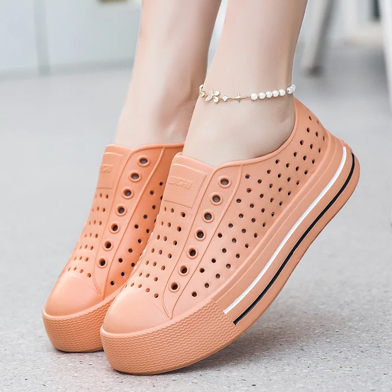 New Summer Female Sandals Kid Boy Girls Garden Outdoor Beach Water Shoes Clogs EVA Slip-On Thick Bottom Sports Sandals Cave Shoe