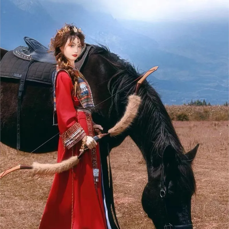 ภูมิภาคตะวันตกลมแห่งชาติสาวเสื้อผ้าหน้าผากโซ่เครื่องประดับคอปกการถ่ายภาพรูปแบบใหม่