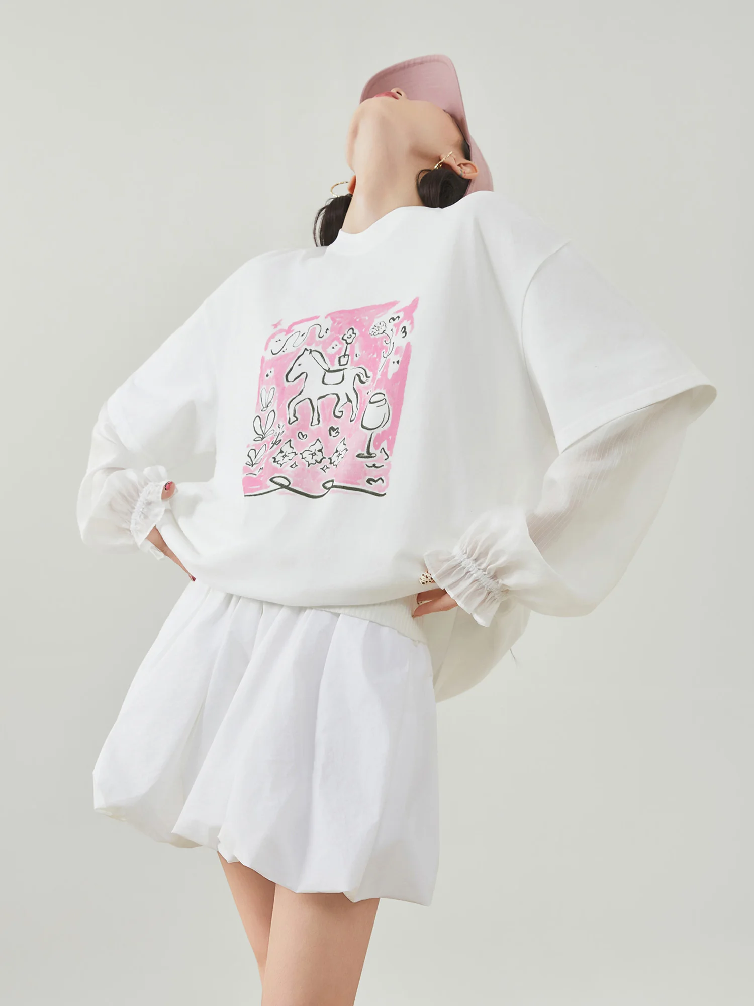 

Белая женская футболка с длинным рукавом и принтом, повседневная, свободного кроя, весенняя новинка, корейская версия, универсальный удобный топ