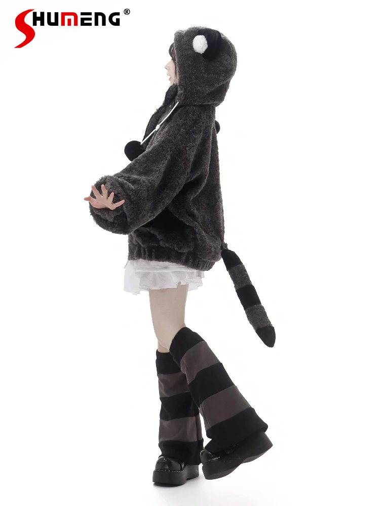 أزياء الشارع الشهير أسلوب فاسق فتاة الأذن مقنعين معاطف الكرتون التطريز الحلو بارد سميكة مجزوز الدافئة سترات سترات النساء الشتاء