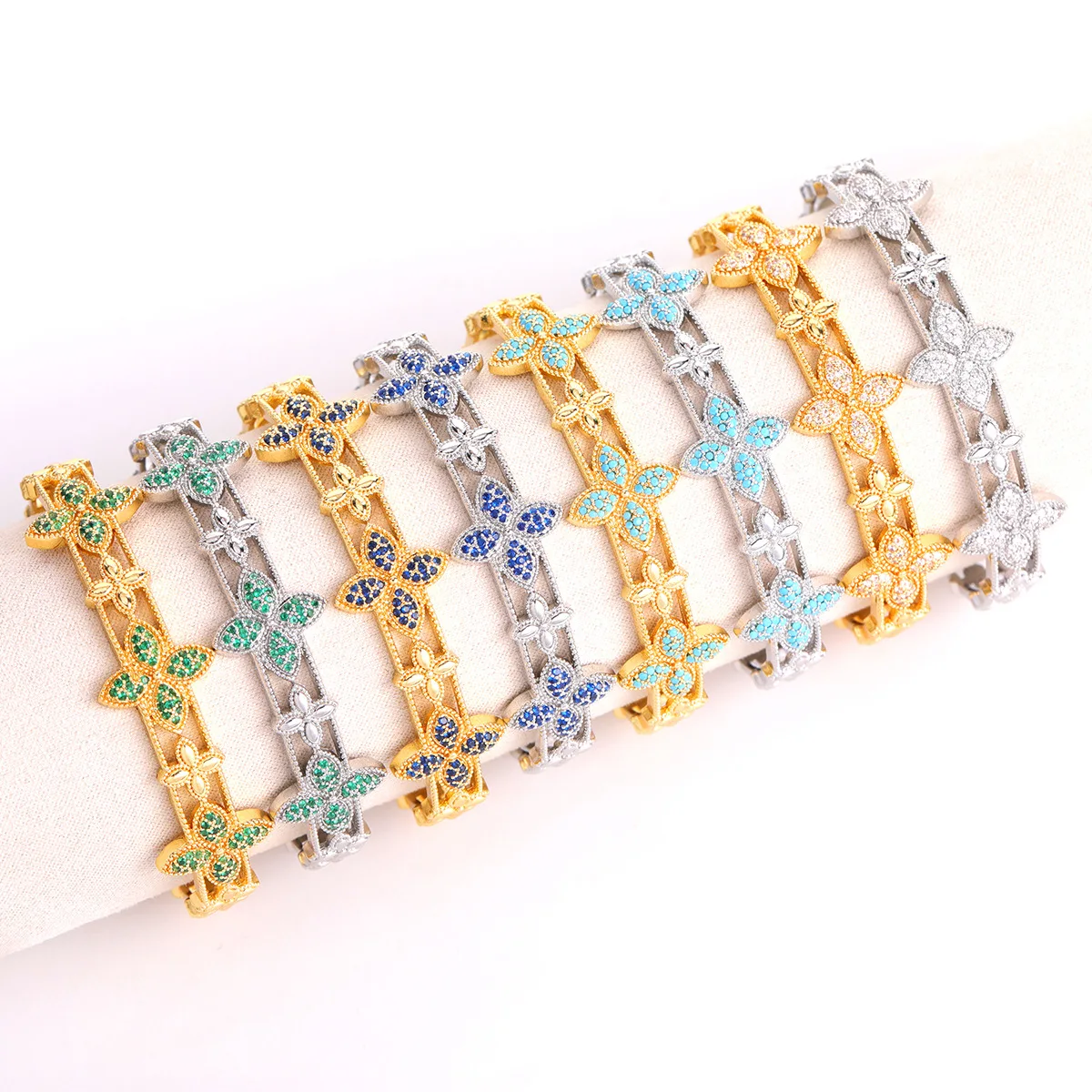 

Fashion Retro Full Zircon Copper Inlaid Zirconia Four-Leaf Clover Open Bangles