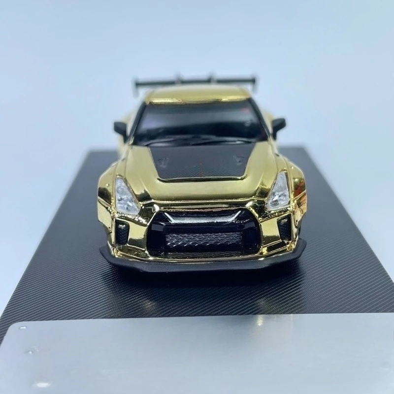 For MC Nissan LB GTR R35 wide body electroplating gold 1:64 alloy car model simulation ornament collection