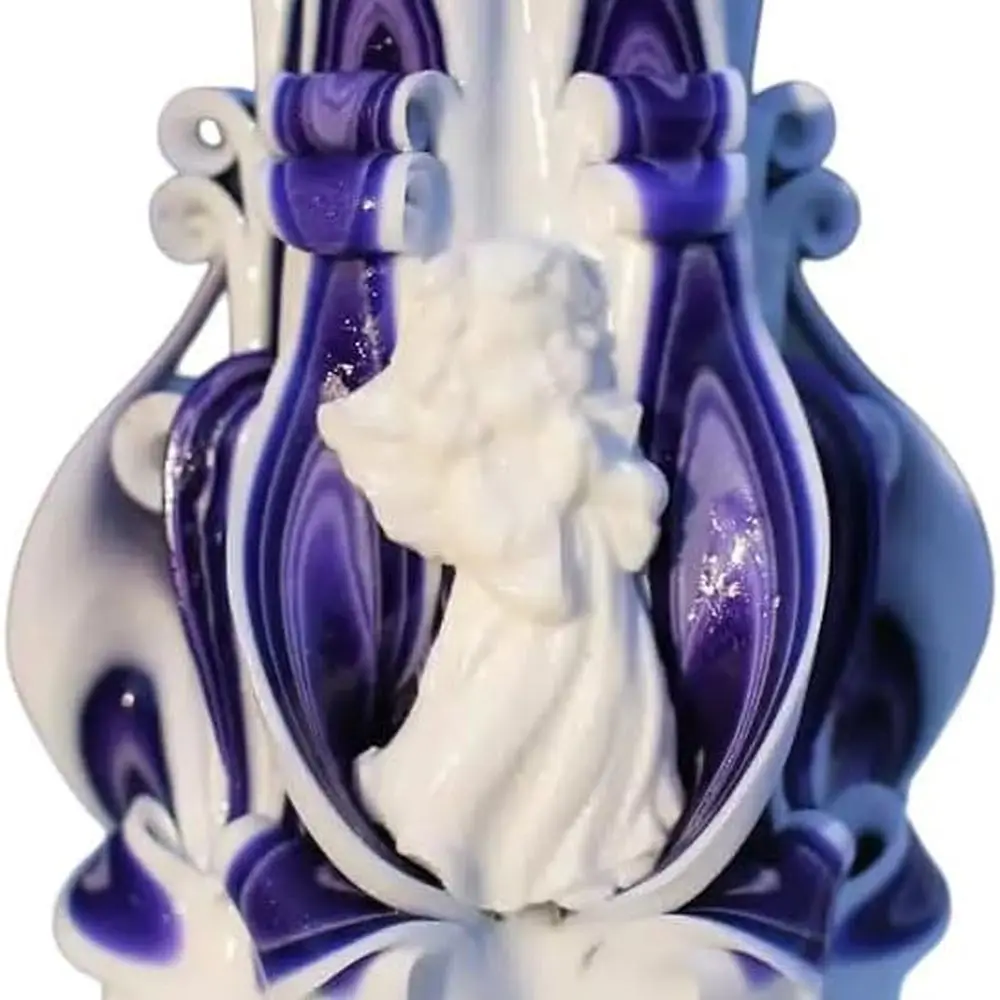 

Резная свеча фиолетового цвета с рождественским ангелом - Декоративная свеча ручной работы в подарок -