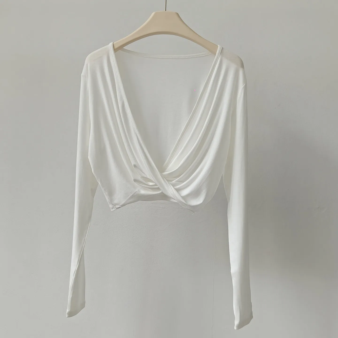 Damen Yoga-Oberteil mit V-Ausschnitt und langen Ärmeln, lockeres, kurzes Sport-Überziehshirt, Pilates-Trainings-Top, T-Shirt, Cross-Fitness-Trainings-Oberbekleidung – Detail 5