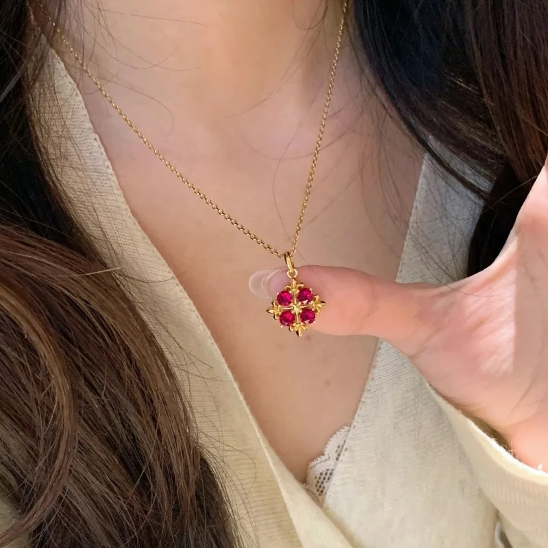 الفرنسية الرجعية الماس مجموعة الأحمر الأحجار الكريمة قلادة المرأة عالية الشعور ضوء الفاخرة تنوعا المتخصصة تصميم الترقوة سلسلة المحكمة sty