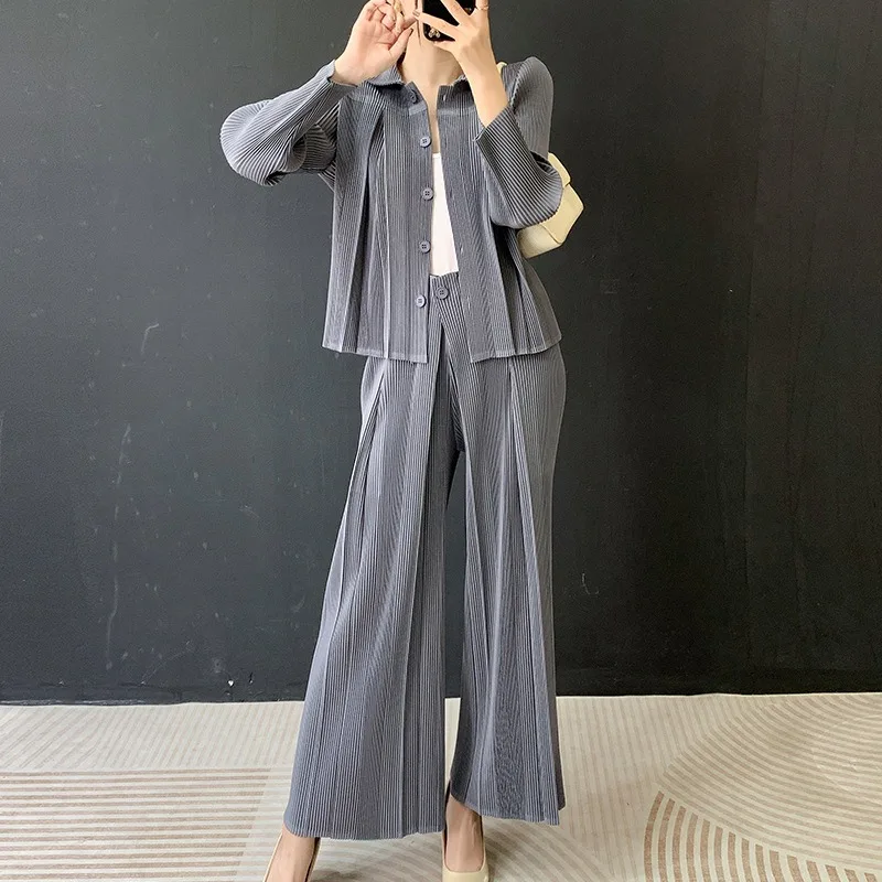 Miyake Geplooide Broek Set 2025 Winter Nieuwe Plooien Pak Set Vest + Casual Rechte Broek Plisse 2 Delige Set Vrouwen Slanke Effect