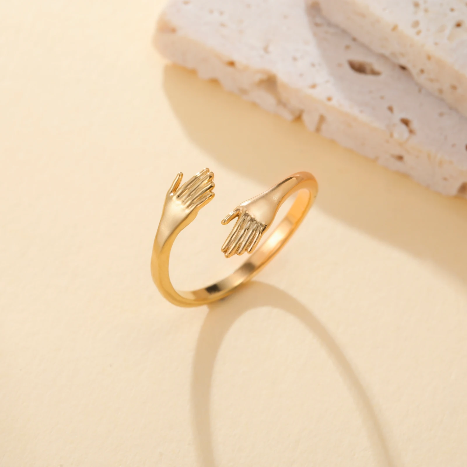 COOLTIME رومانسية هندسية عناق اليد الدائري للنساء الفولاذ المقاوم للصدأ الإبداعية حلقة مفتوحة قابل للتعديل مجوهرات الزفاف هدية 2025 جديد #4