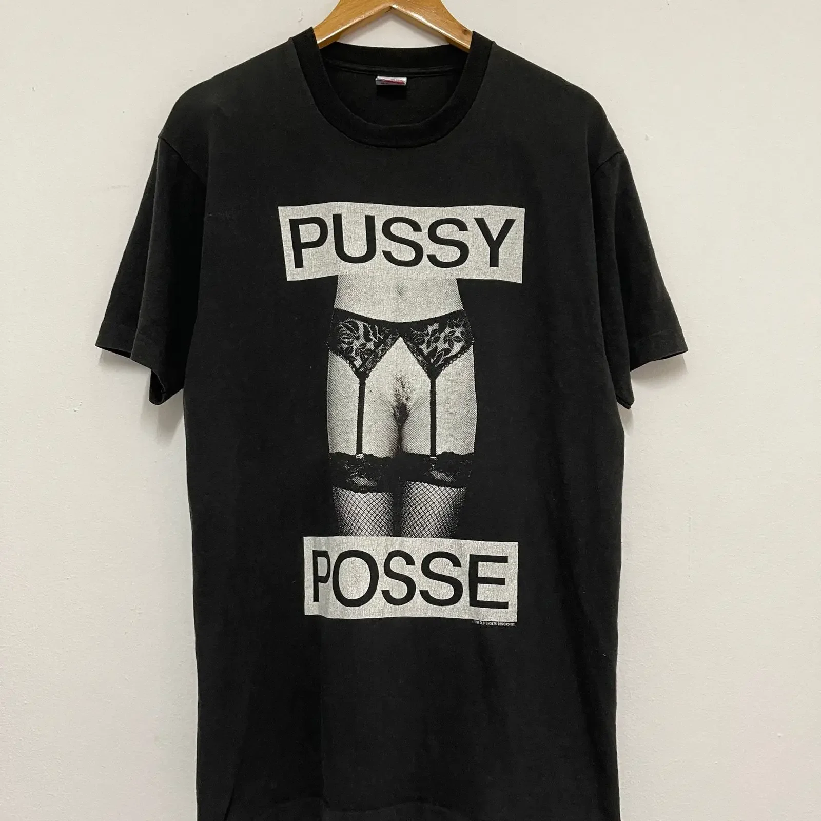 Vintage 90s Pussy Posse T Shirt Black Old School Streetwear vintage Washed graphic designer clothes Stretched Stylish Slightly