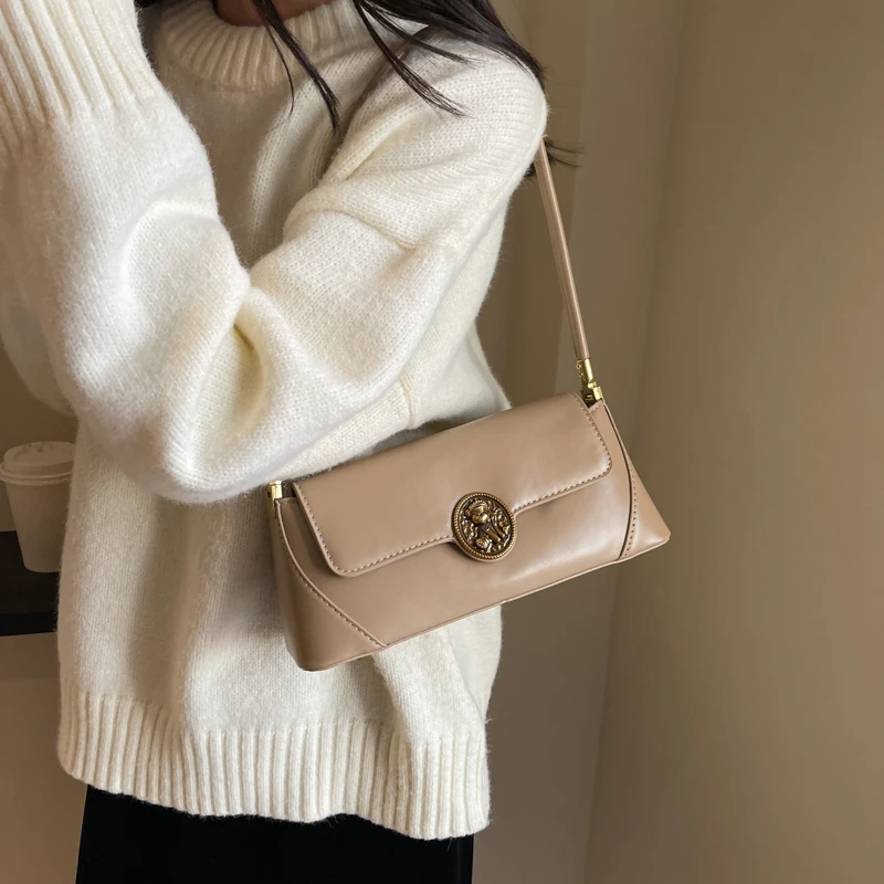 

Comfortable Fabric Fine Workmanship Smooth Long Shoulder Strap Magnetic Buckle Open And Close Shopping Commuter Shoulder Bag