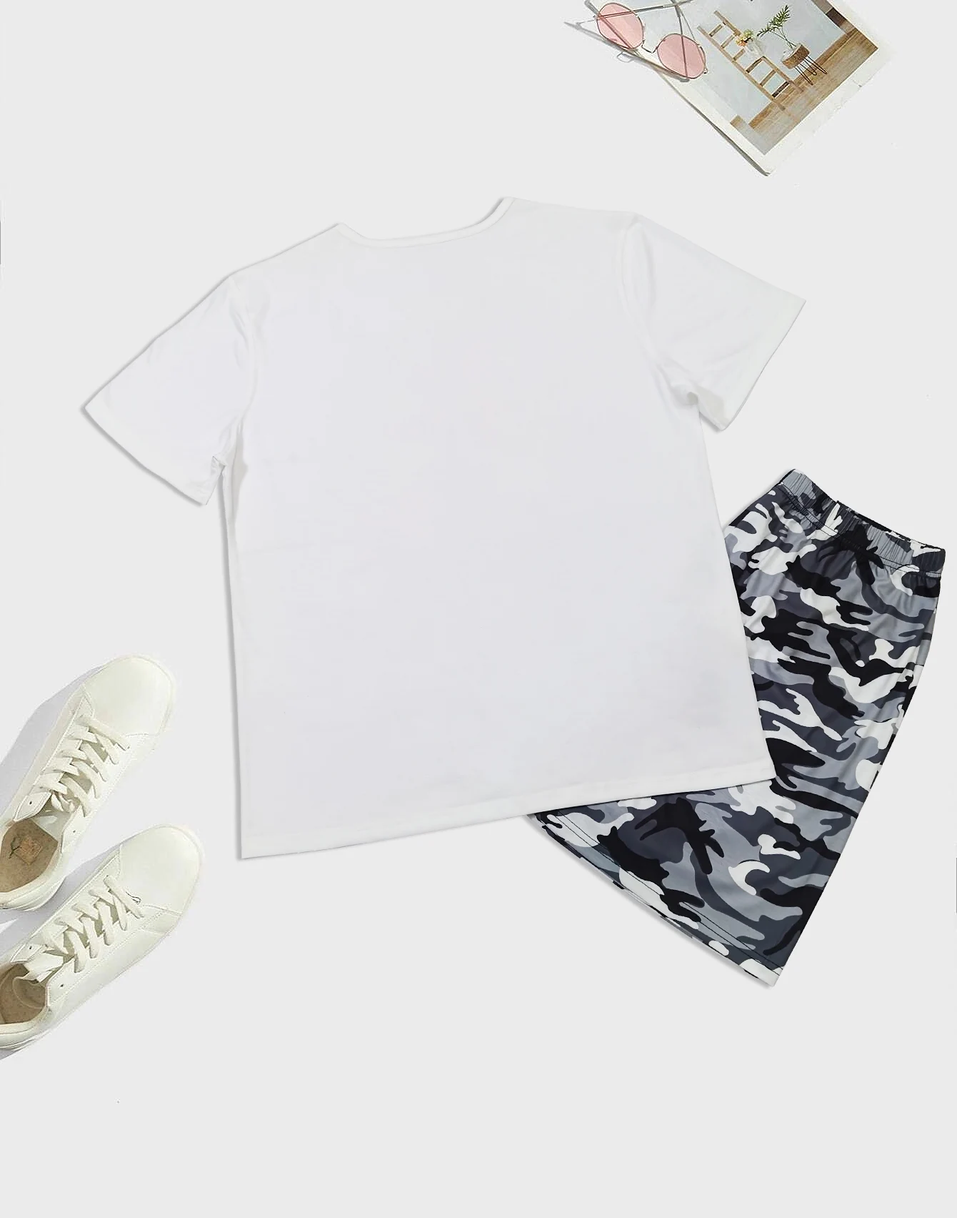 Men\'s casual pajamas fashionable home clothing rabbit printed T-shirt and camouflage printed shorts two-piece set