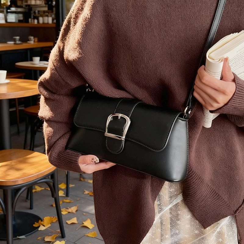 

Известная дизайнерская французская высококачественная текстурированная сумка-багет, зимняя, простая, классическая, на плечо, женская, элегантная, классическая красота