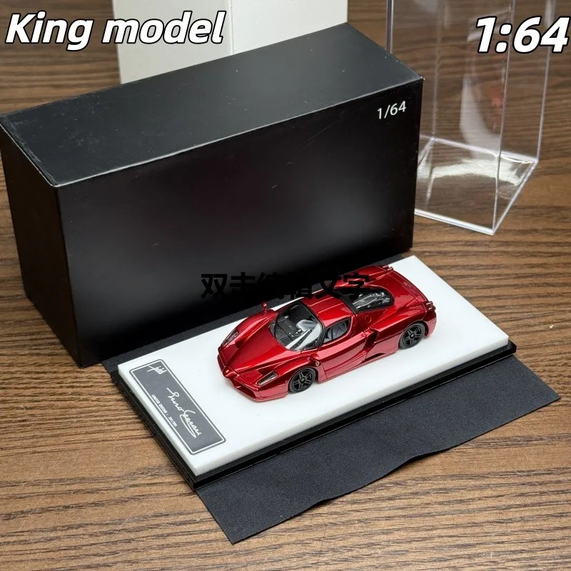 В наличии: Коллекционная модель Enzo 1:64, прозрачный красный цвет, черные колеса, красная основа, люксовая версия, литая миниатюрная реплика, предмет декора для взрослых.