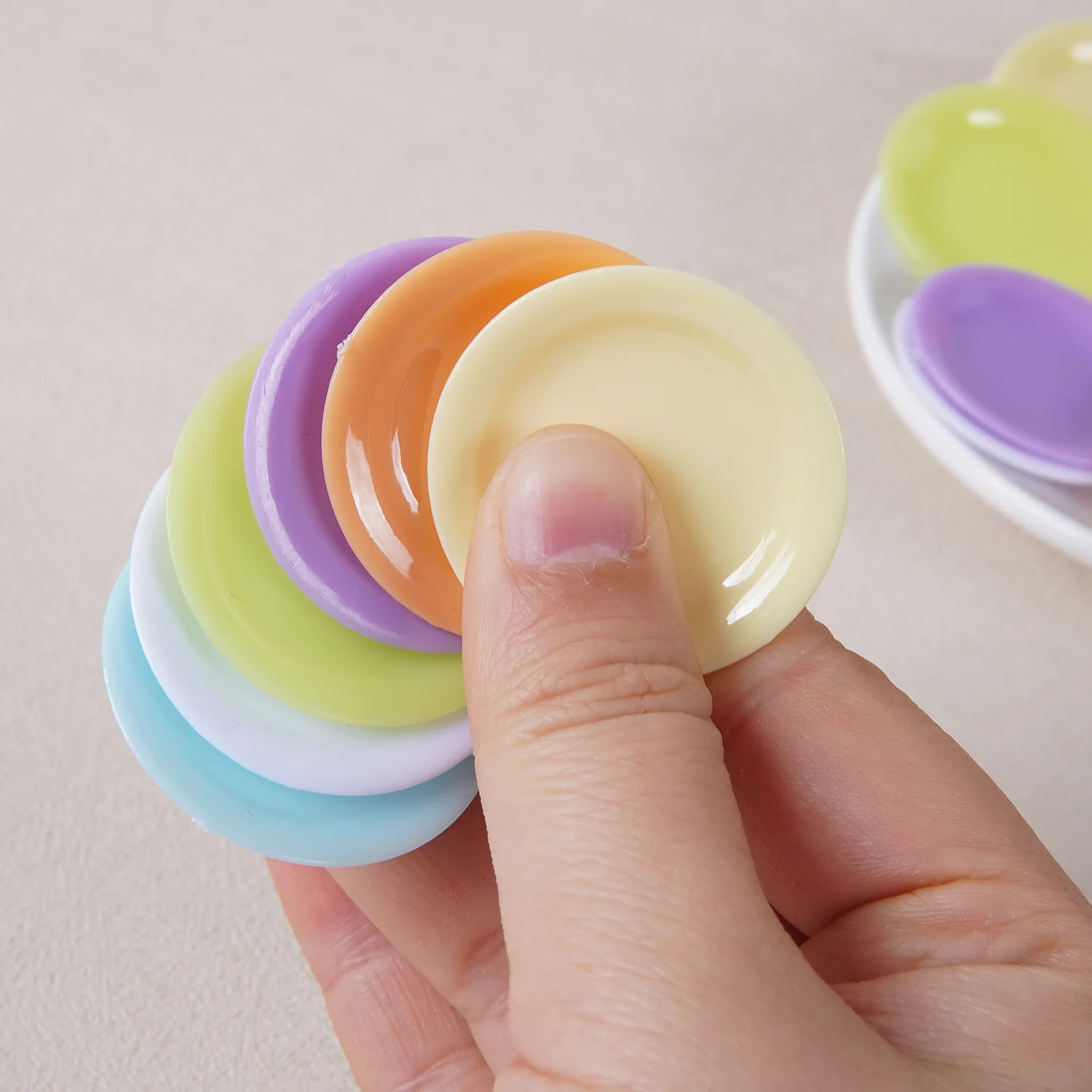 20pcs 3.5cm Mini Plate Saucer Realistic Tray Model Macaron Color Scheme Miniature Kitchen Tableware Food Toy Doll Accessories