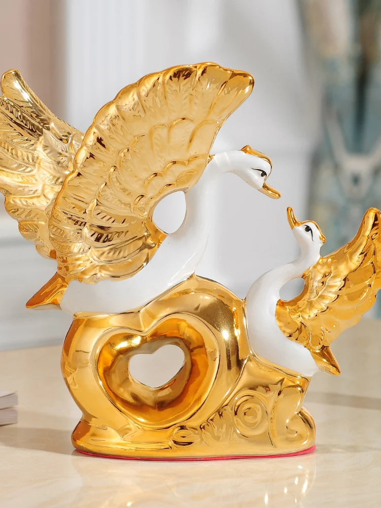 European Wedding Decor Crafts Ceramic Creative Room Decoration Handicraft Gold Swan Love Porcelain Figurines Decorations