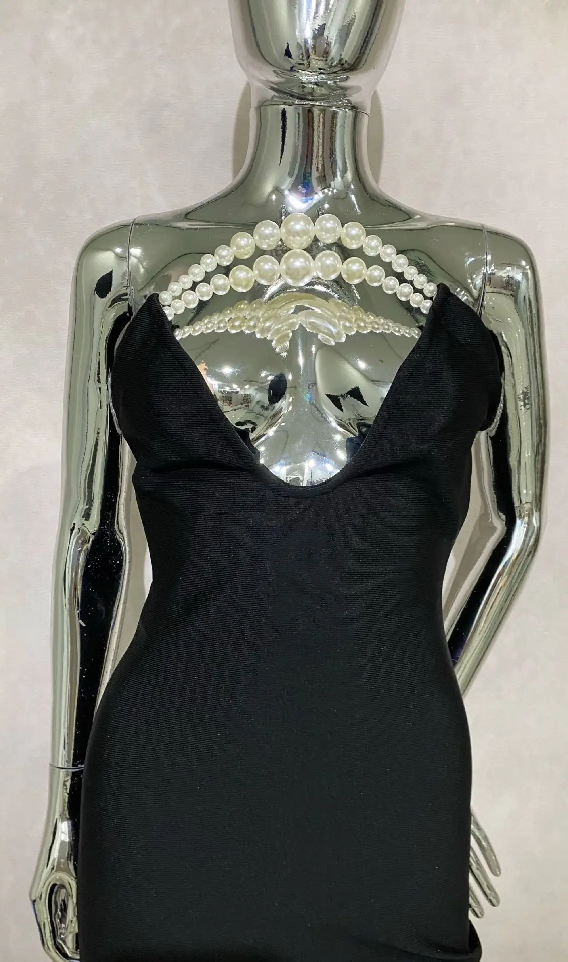 Vestido de noche de fiesta elegante de moda sin tirantes con vendaje de perlas de corte bajo ahuecado sexy