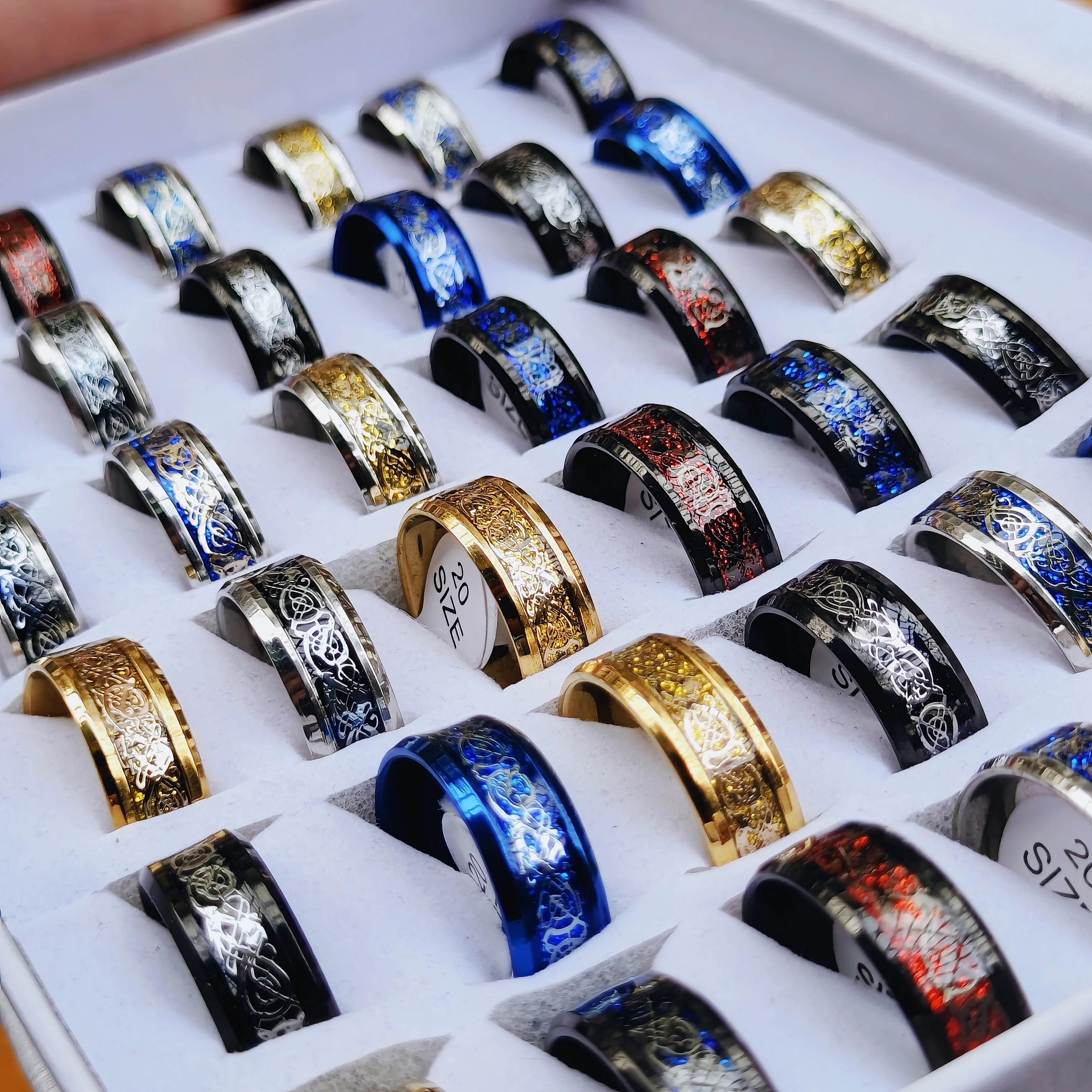 20pcs/Lot Wholesale MIX 8mm Men\'s Stainless Steel Celtic Dragon Ring Inlay Red Green Black Ring Wedding Band Jewelry Size7to11
