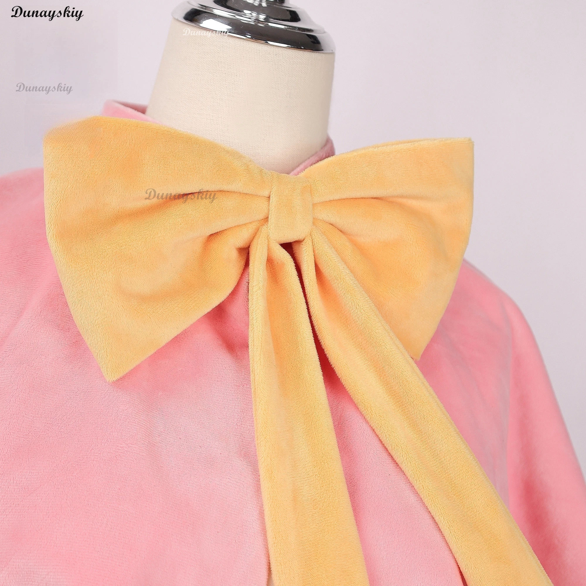 مجموعة كاردكابتور ساكورا كينوموتو ساكورا التأثيرية - عباءة الحكم الأخيرة الوردي، بذلة، قبعة وشعر مستعار |   كوسبلاي مخصص