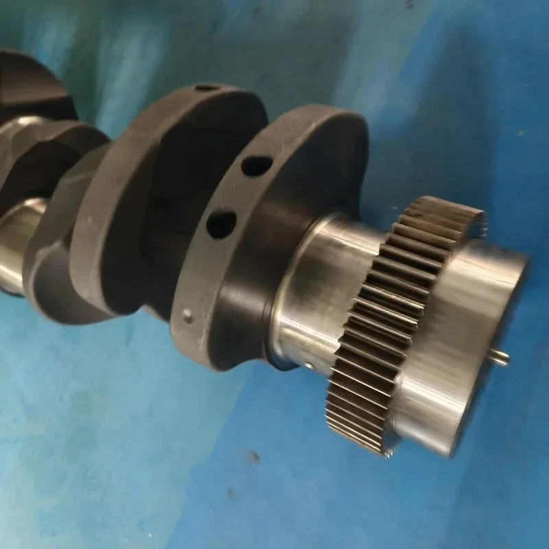 Applicable to:6245-31-1100 Crankshaft Adaptation Komatsu PC1250-8 PC1250-11 Excavator Parts Daquan