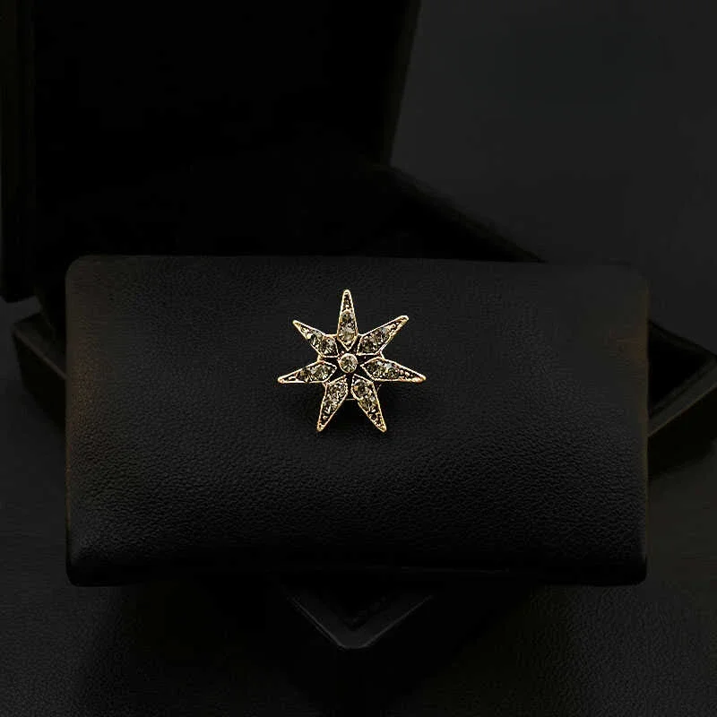 

Retro Star Magnetic Brooch Men Women Suit Lapel Pins Clothes Neckline Anti-Exposure Collar Buckle Accessory Corsage Jewelry 5772