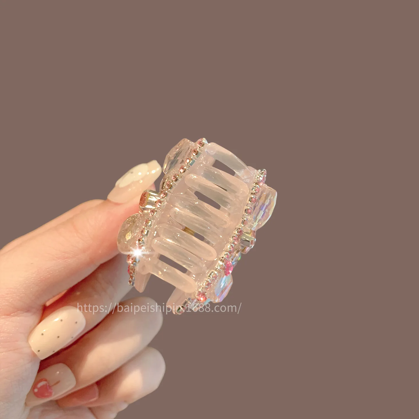 

Заколка-краб для волос со стразами в форме звезды, 1 шт., шикарная, для девочек, для хвоста, легкая, роскошная, не оставляет заломов, для повседневного использования