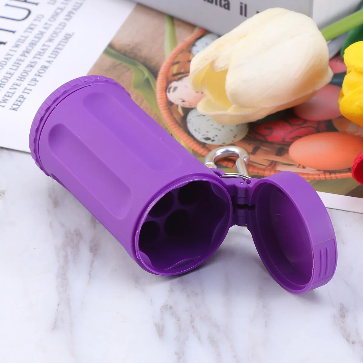 Portable Candy Color Mini Ashtray Outdoor Pocket Flame-retardant Ashtray with Lid Key Chain Accessories (Purple)