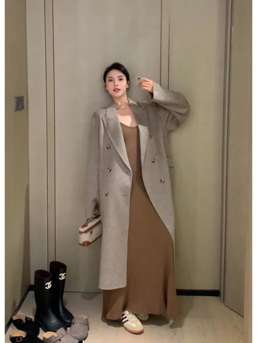 ‌ فستان نسائي محبوك - رقبة على شكل حرف V متوسط الطول، فستان متوسط الطول بدون أكمام للتخسيس، قطعة طبقات للخريف والشتاء