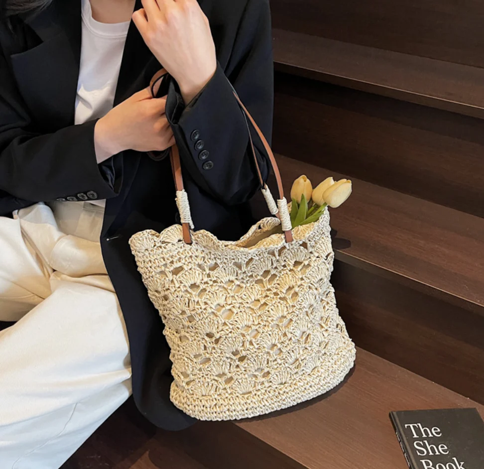 2026 Forest Style Hook & Flower Single Shoulder Woven Bag for Women Artistic Youth Straw Handheld Bag Beach Vacation Tote