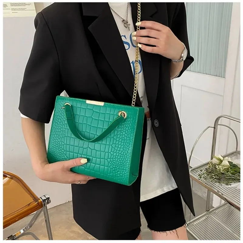 Women Large Capacity Shoulder Bag Female Girl Daily Travel Beautiful Classic Style Bag Messenger Bags