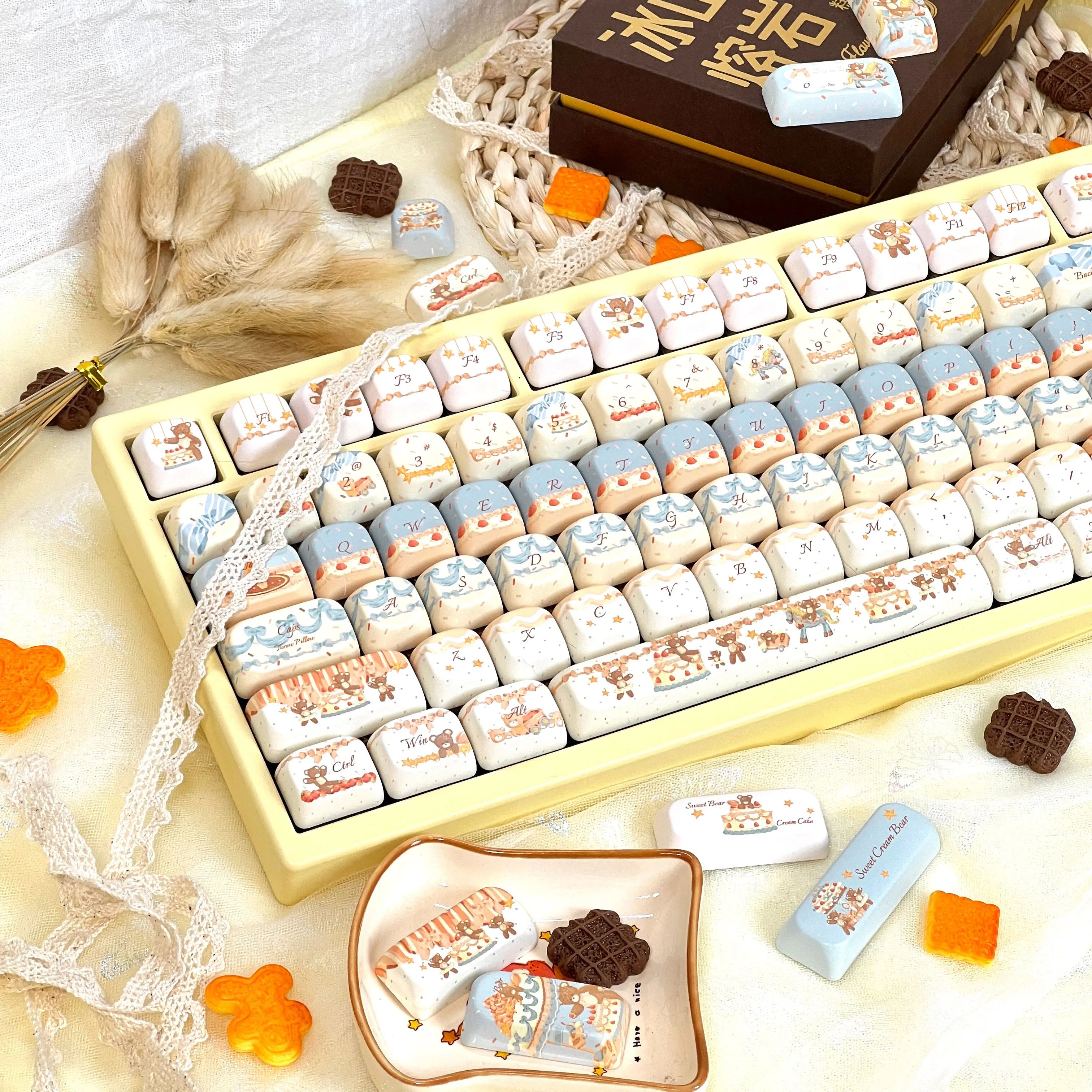 

129 Keys Cake Bear Custom Kawaii Keyboard Keycaps MOA Profile Five Sides Dye Sub PBT Keycaps for MX Switches Gaming Keyboard