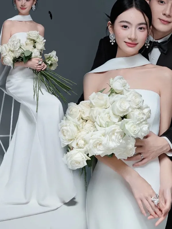 

Elegant White Gown with Train And Hanging Neck Design for Couples Photography Studio New Arrival Simple Hepburn Style