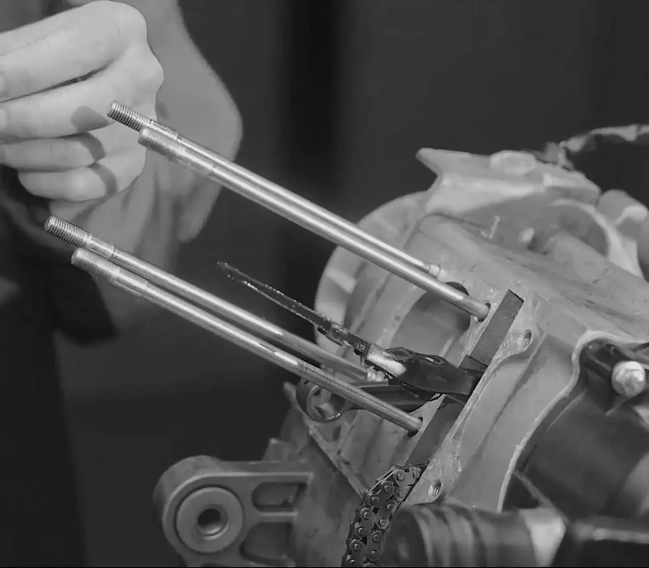 

Chinese GY6 Motorcycle Scooter Cylinder Head Screw Fit for 4-Stroke GY6 125cc 150cc 152QMI/QMJ 157QMI/QMJ Engine