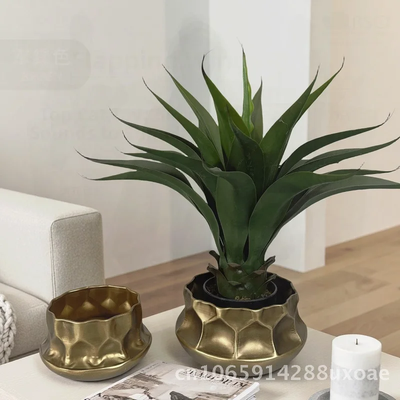

Handmade Hammered Bronze Metal Flower Pot Iron Three-Dimensional Vase for Home Living Room Floral Arrangement Decoration