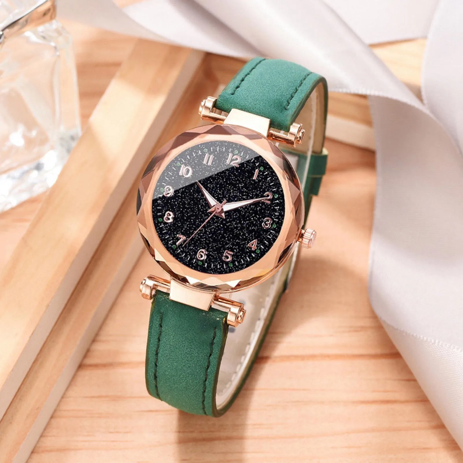 Ladies Classic Office Business Watches Round Dial Smooth Surface Watch with Crystal Bracelet for Valentine's Day Christmas Gift