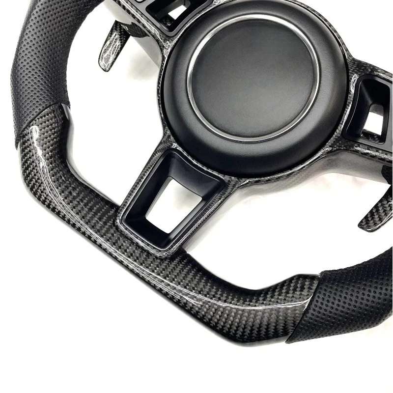 พวงมาลัยคาร์บอนไฟเบอร์สำหรับรถ 911 718 Cayenne Macan Panamera ตอบสนองการบังคับเลี้ยวอย่างรวดเร็ว ป้องกันการสั่นสะเทือน