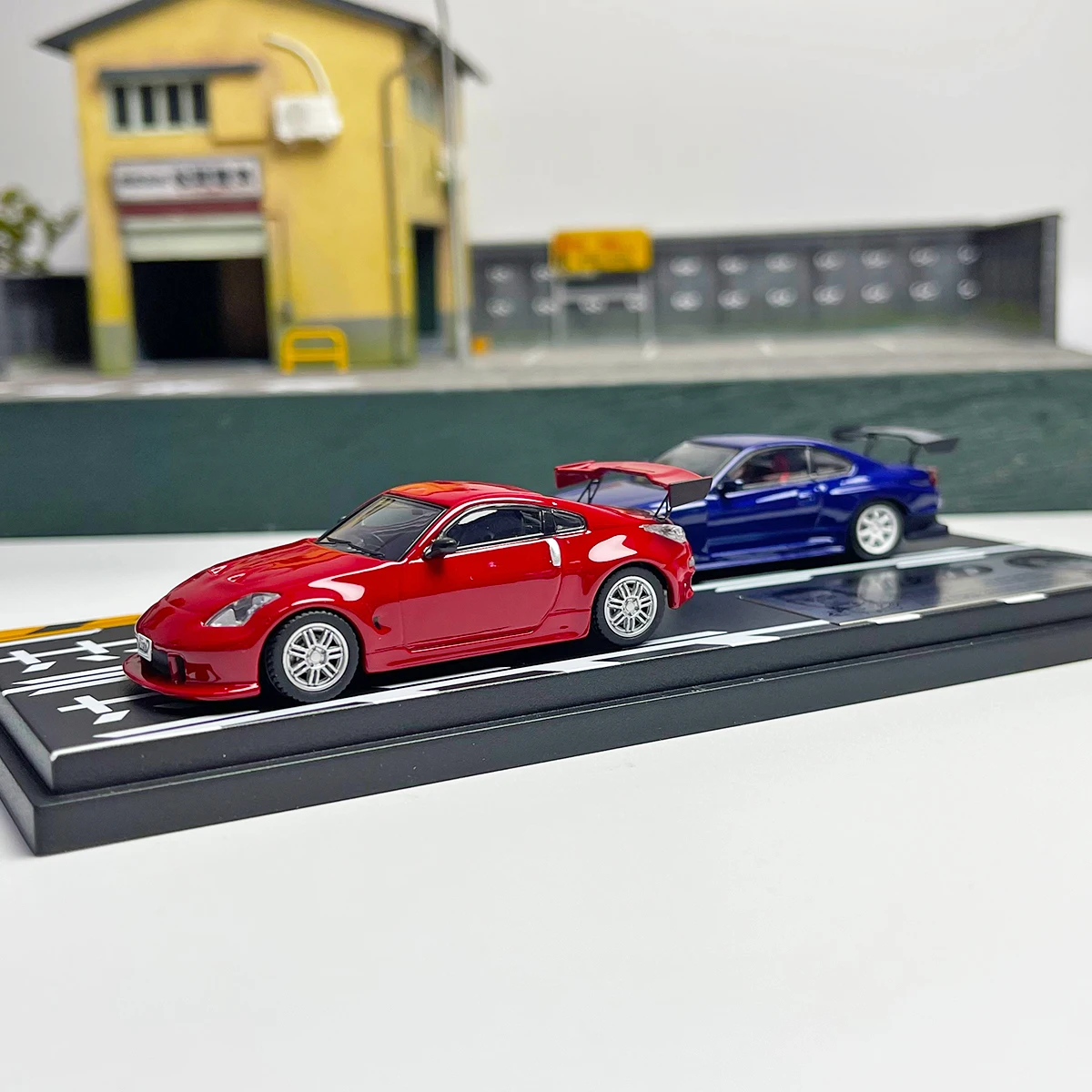 

Акции Hi-story 1:64 RX7 + NSX AE86 RX7, четыре цвета в коллекции 2025 года, подарочная масштабная модель автомобиля
