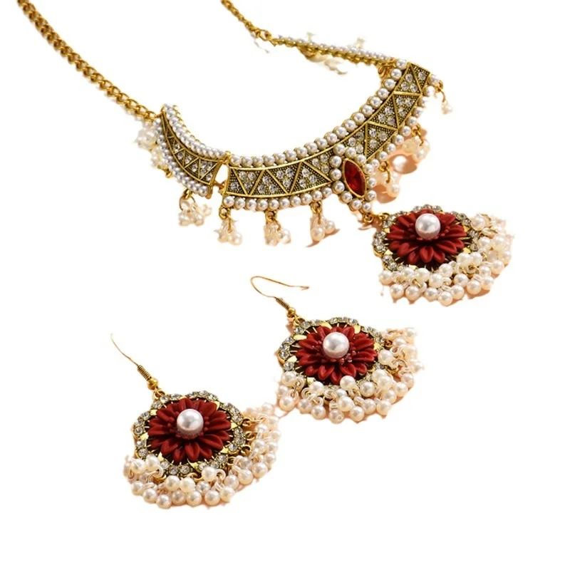 2Pcs Metal Necklace Earring Set For Women  Retro Palace French Style Pearl Flower Exaggerated Jewelry