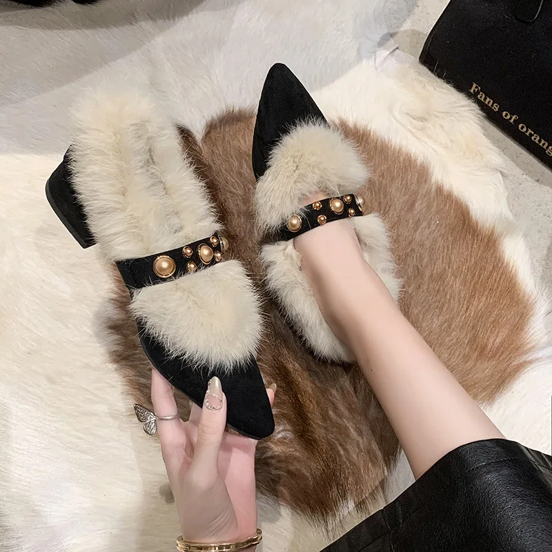 2025 Nuovo Autunno Inverno Tacchi pelosi per le donne Stile coreano Punta a punta Slip On Tacco medio grosso Foderato in pile Scarpe calde