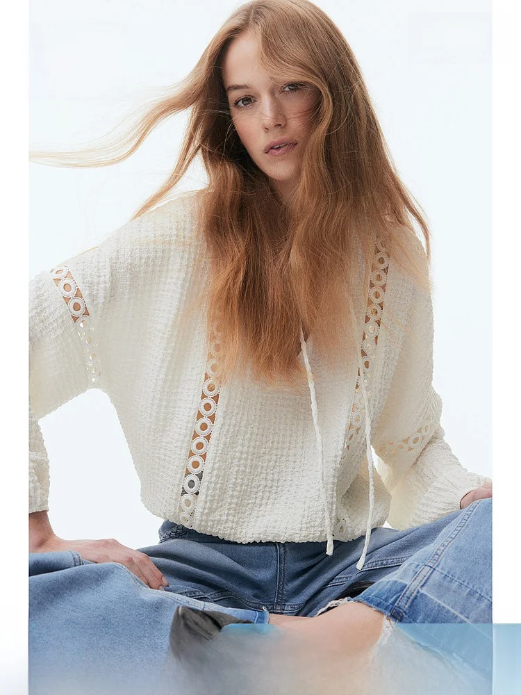 

Spring New Arrival Women's Lace Embellished Pleated Top Casual Style round Neck Short Length Long Sleeve Shirt by H&M