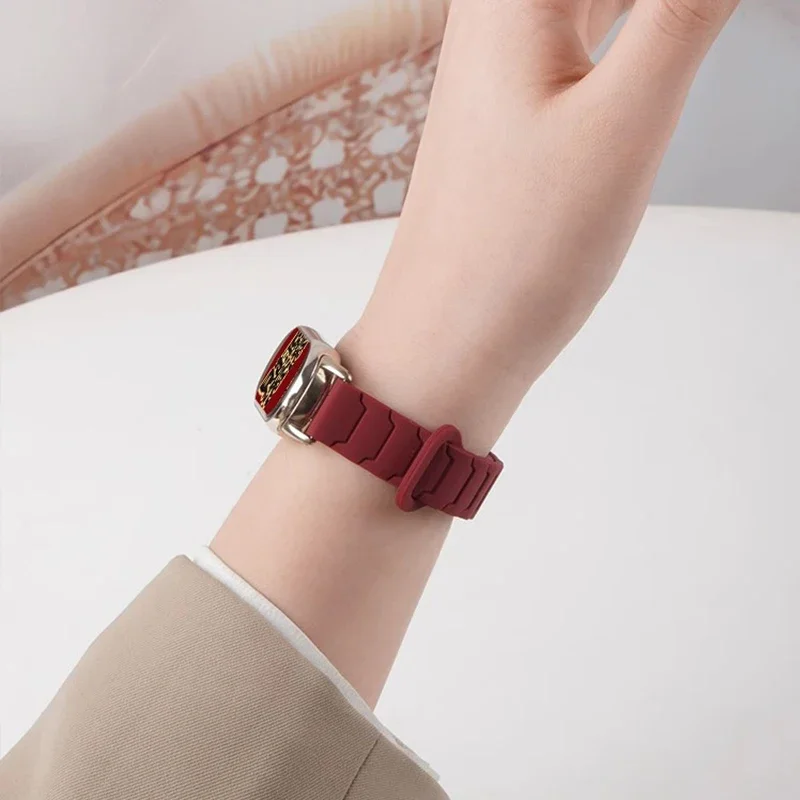 Силиконовый ремешок с магнитной петлей для Xiao Mi Band 9 8, спортивный браслет, двухцветный браслет для Xiao Mi Band 8 9, аксессуары Correa