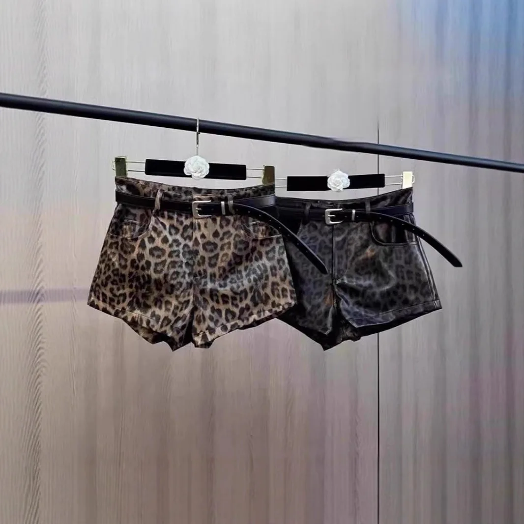 

Autumn New 2025 Sexy Leopard Print Pu Leather Shorts Women's Slim-fit Design A-word Hip-wrapped Hot Pants
