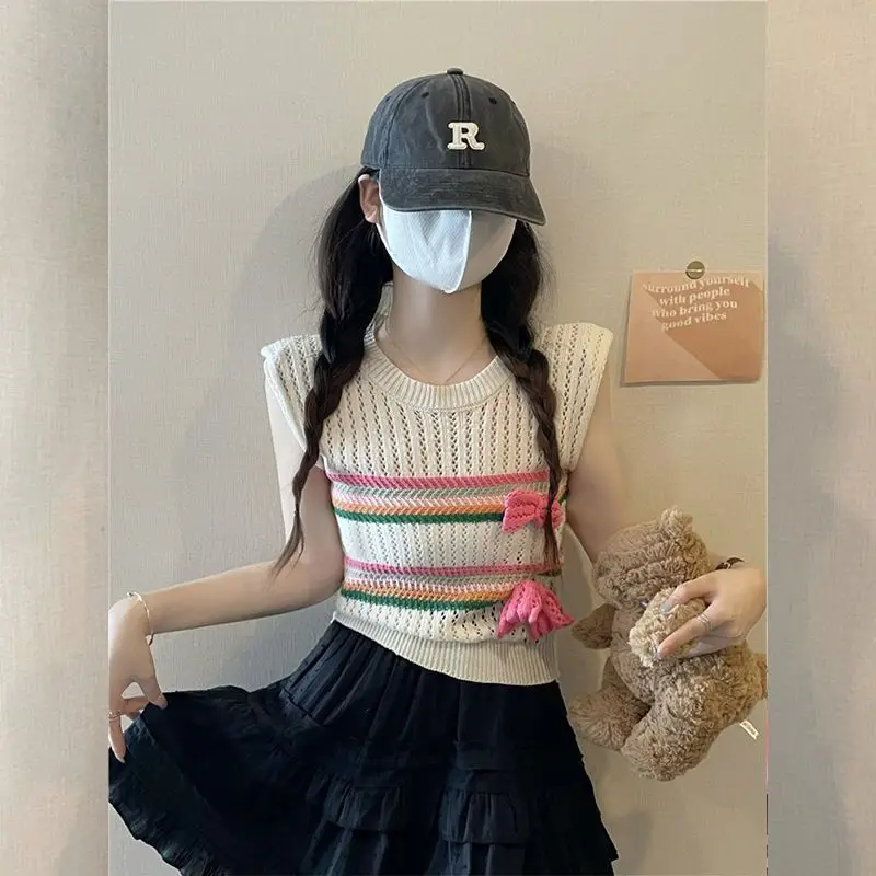 ドーパミンスタイルクルーネックノースリーブニットセーターベスト女性の夏の新弓ストライプ中空アウトスリムフィットイントップ