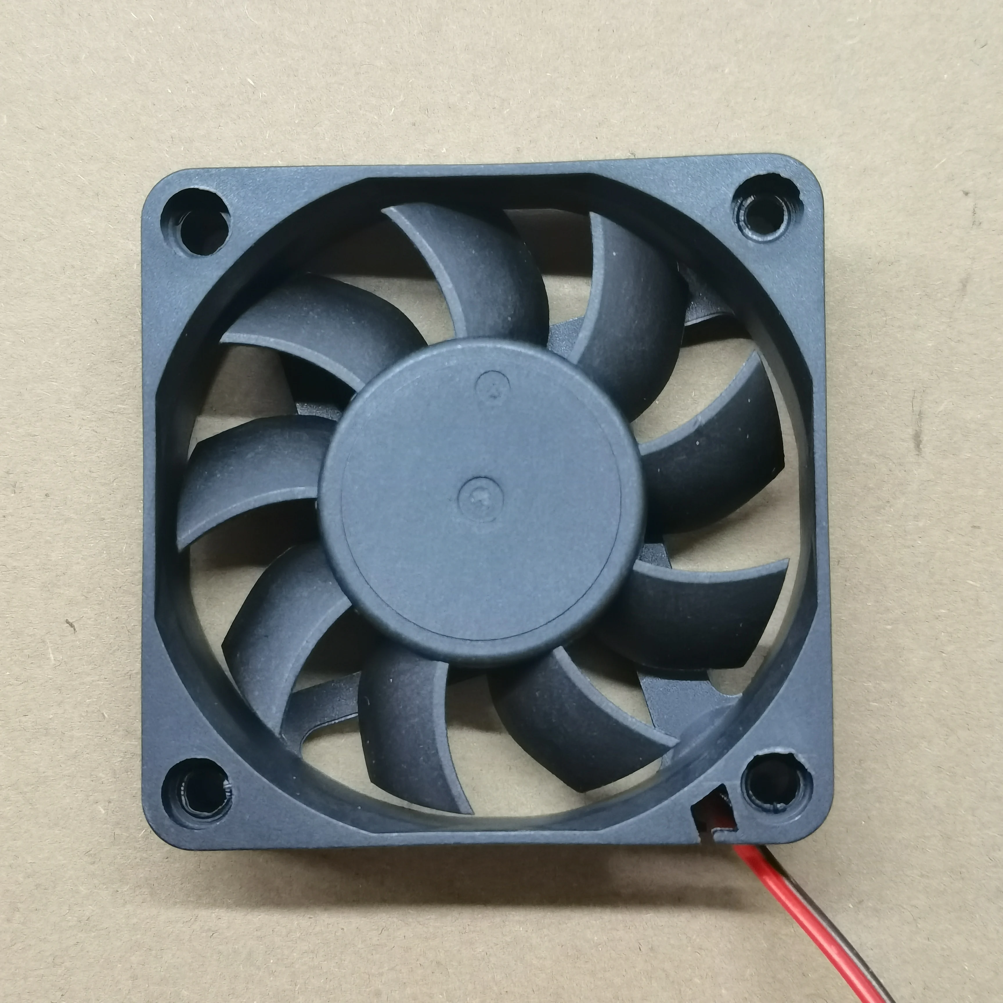 CCHV CHA6012RH-15E DC 12V 0.30A 60x60x15mm 2-Wire Server Cooling Fan