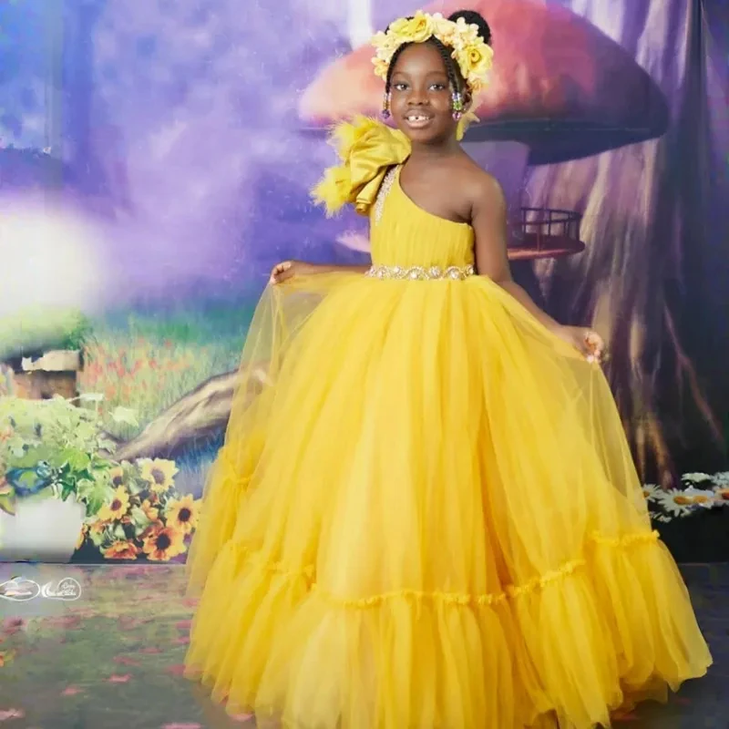 Yellow Flower Girls Dresses One Shoulder Feather Rhinestones Crystals Ball Gown Lace Beads First Communion Dress Princess